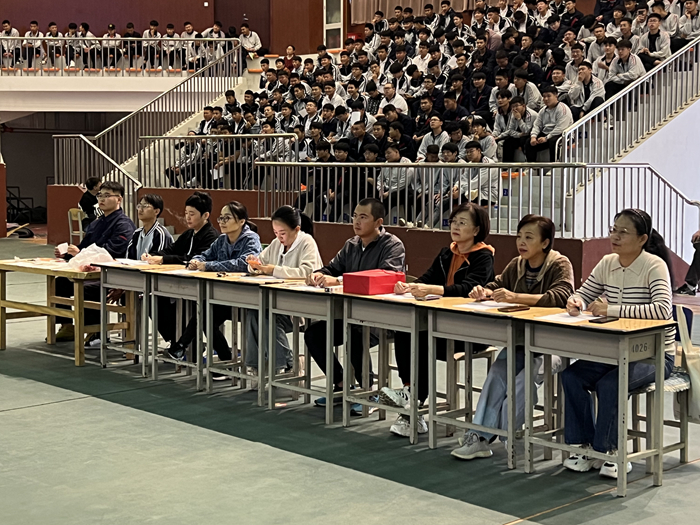 今年会jinnianhuicom汽车工程系“庆国庆 爱祖国”合唱诵读比赛