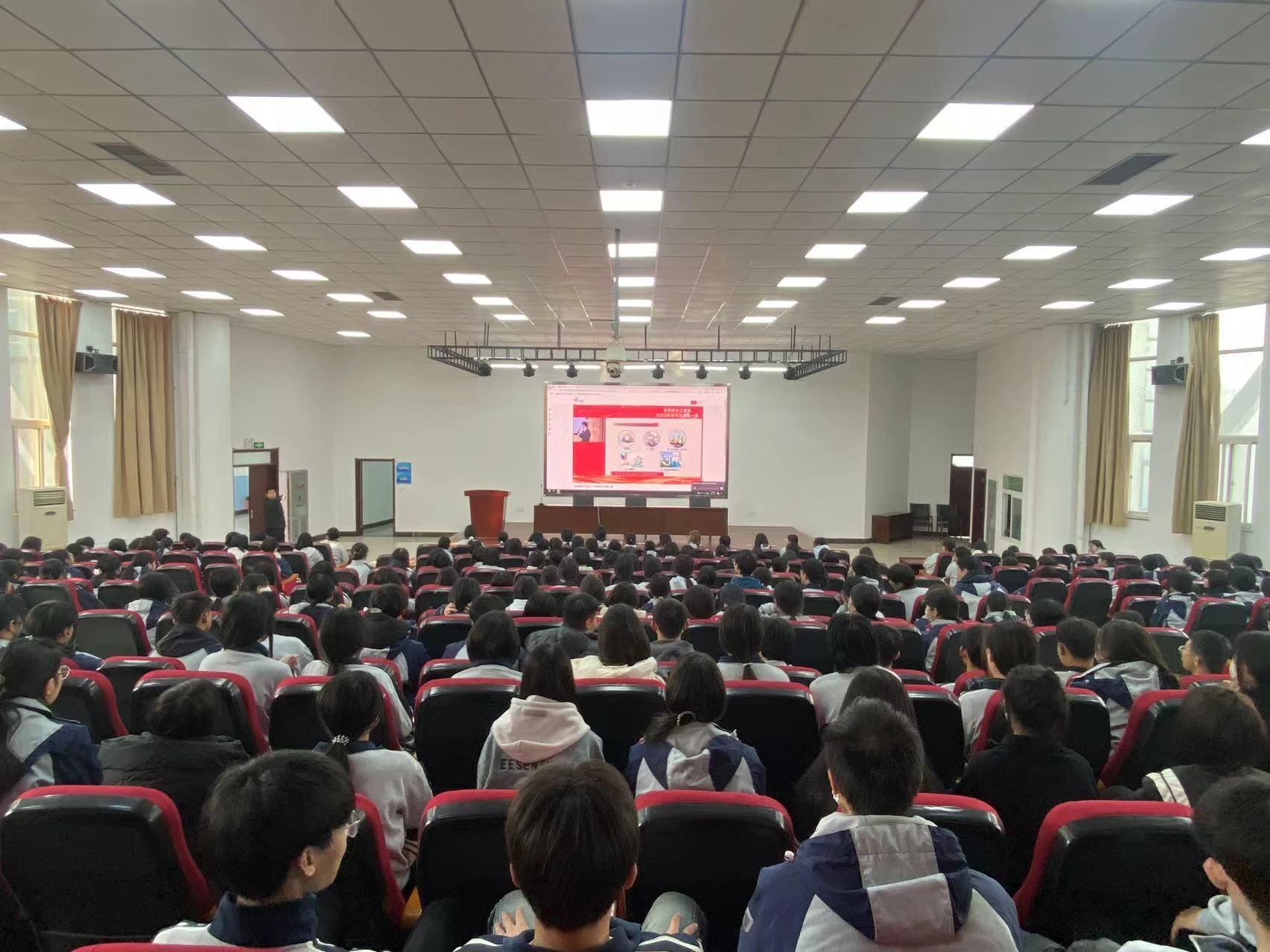 上好“开学第一课”，守护平安校园